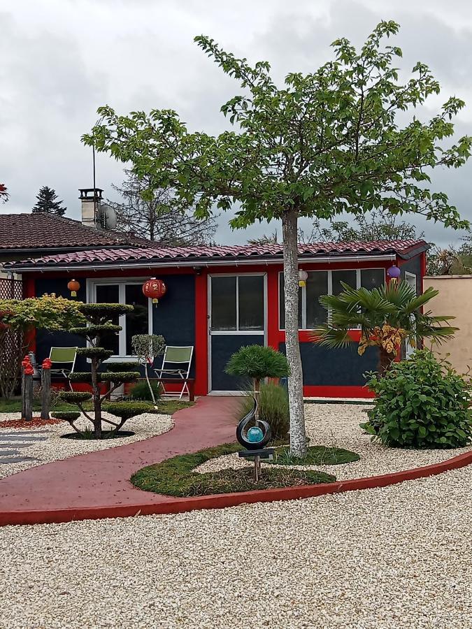 Une Pause Quelque Part Au Jardin Des Erables Et Des Niwakis Saint-Medard-de-Guizieres Exterior photo