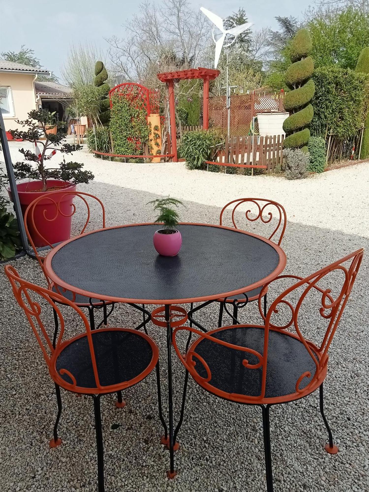 Une Pause Quelque Part Au Jardin Des Erables Et Des Niwakis Saint-Medard-de-Guizieres Exterior photo