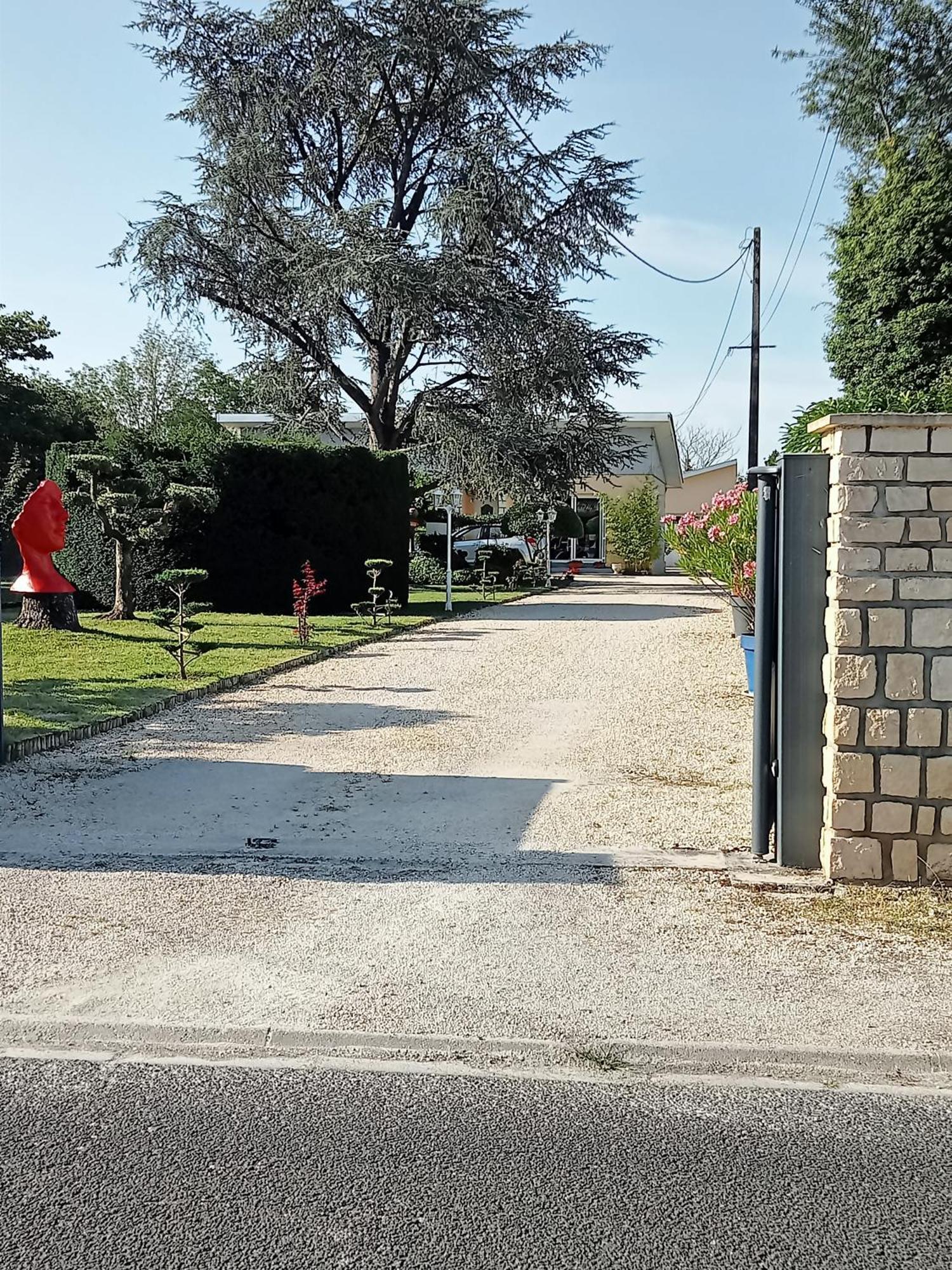 Une Pause Quelque Part Au Jardin Des Erables Et Des Niwakis Saint-Medard-de-Guizieres Exterior photo